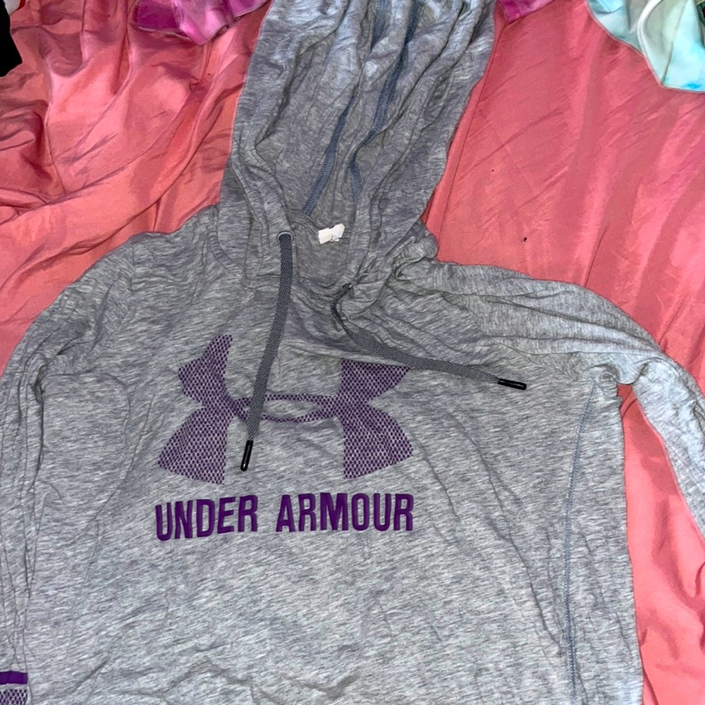 Under Armor hoodie shirt Size Small